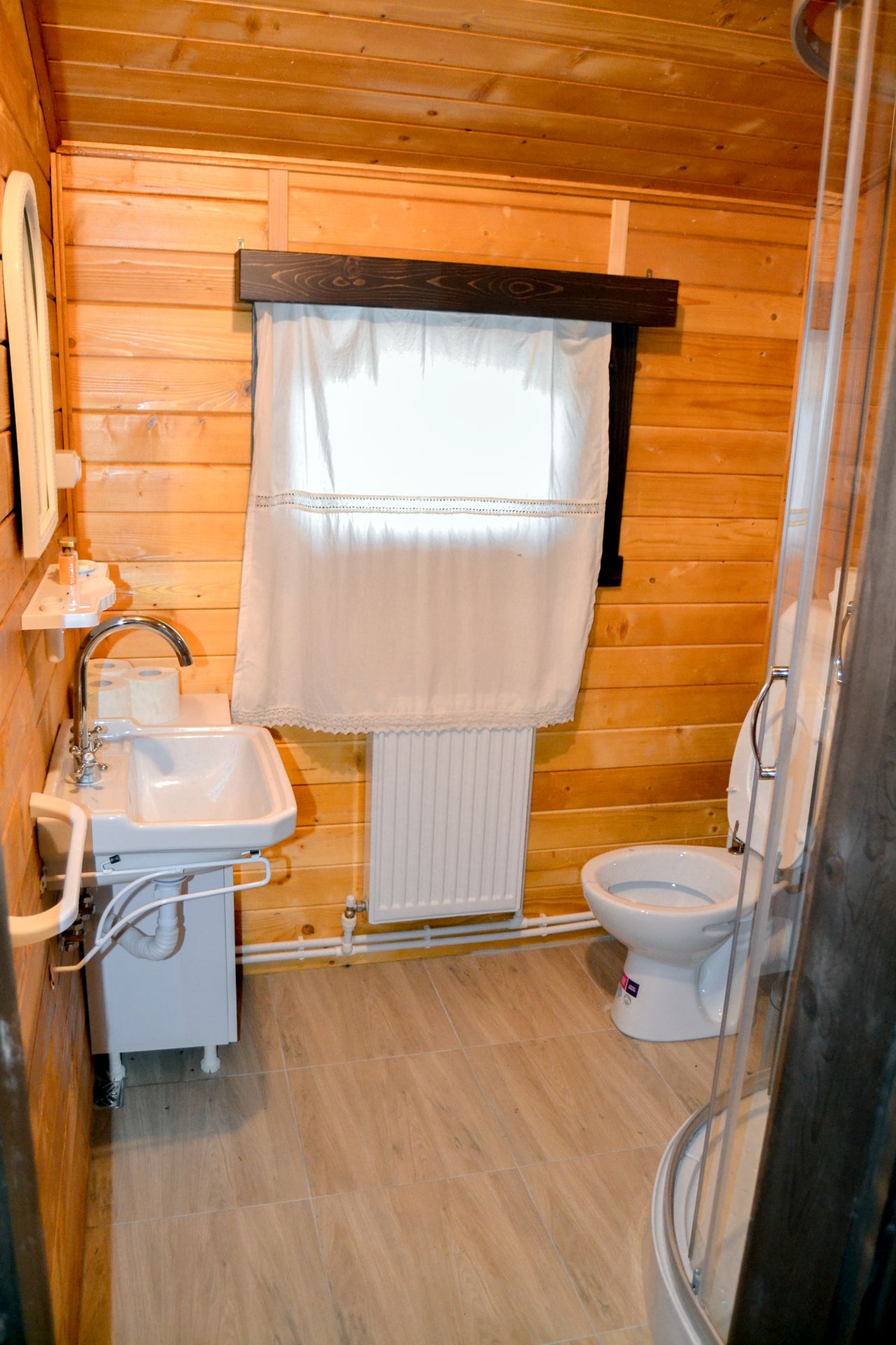 Camere si Facilitati
